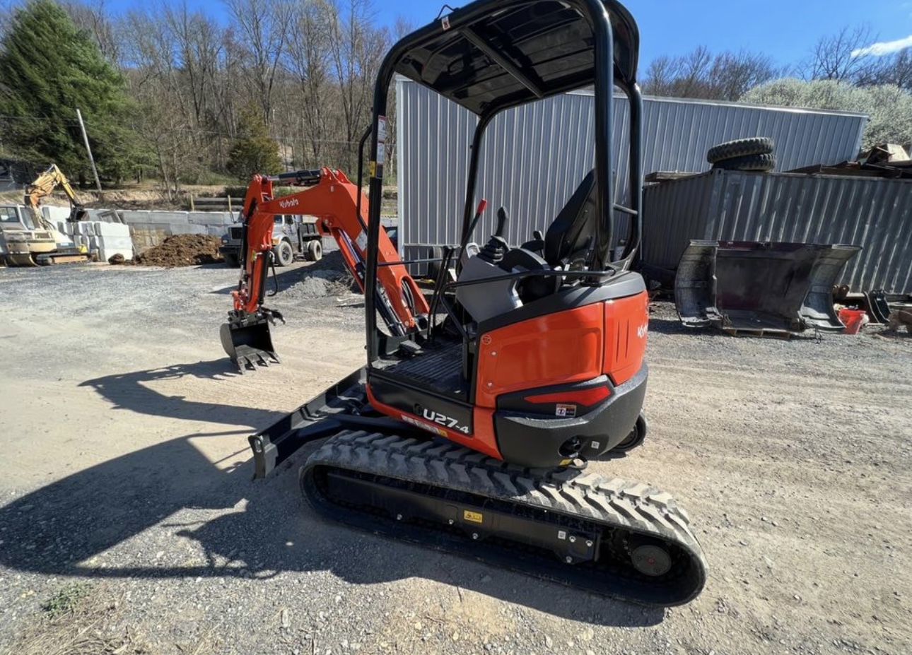 Kubota U27-4.